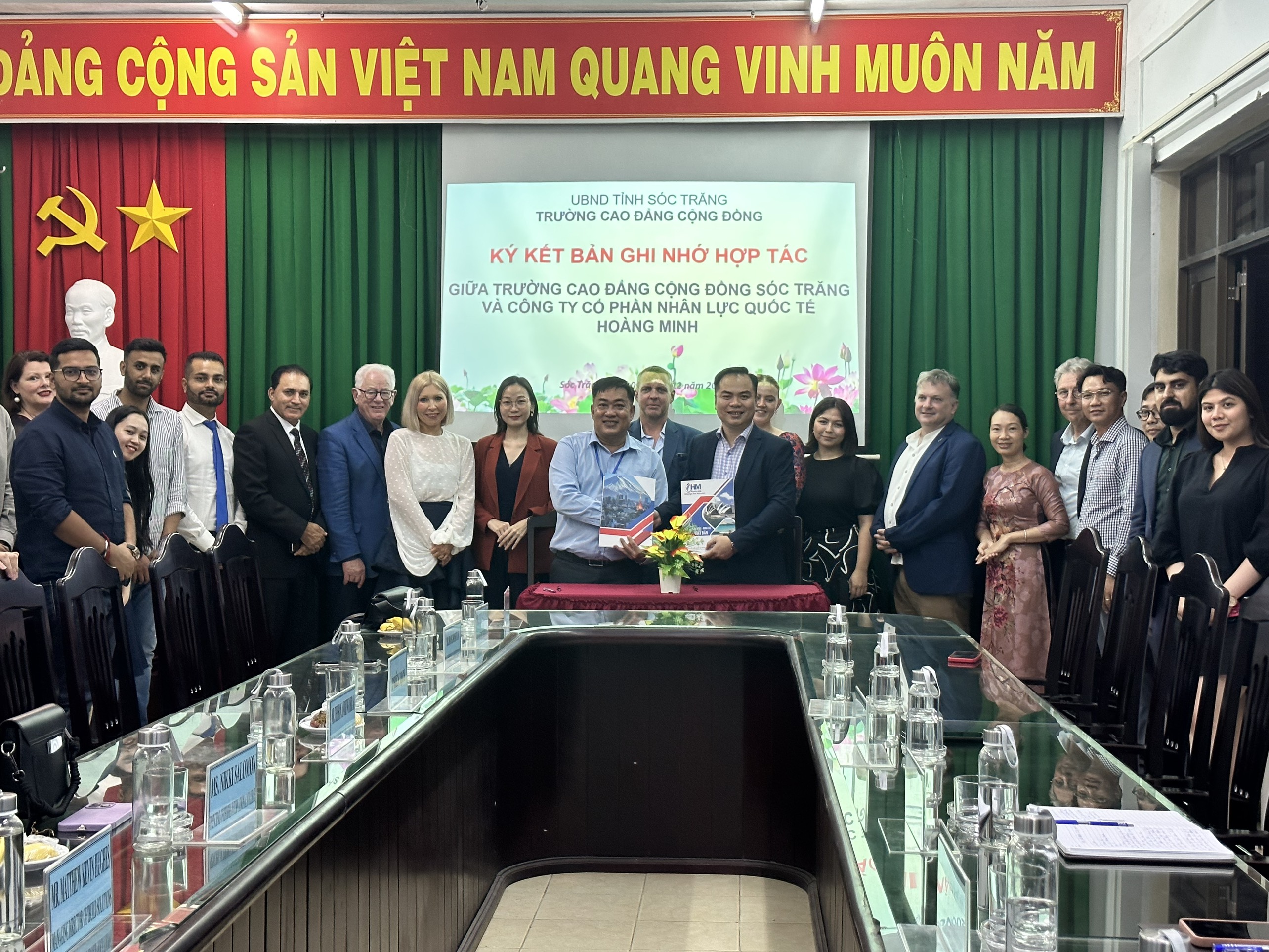 KÝ KẾT HỢP TÁC VỚI CÔNG TY CỔ PHẦN NHÂN LỰC QUỐC TẾ HOÀNG MINH